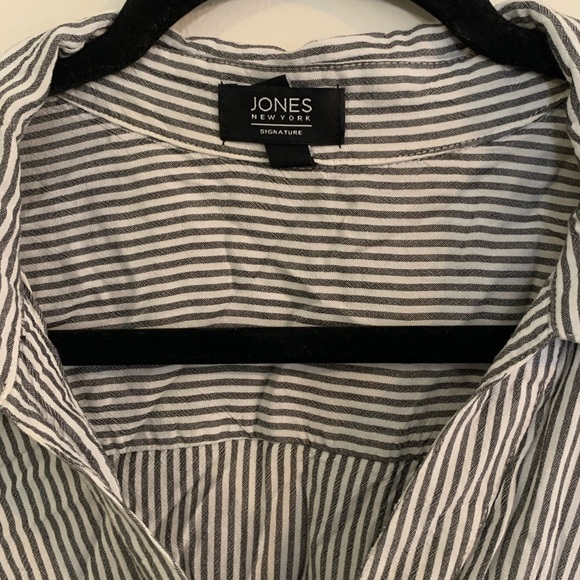 Jones New York grey and white short sleeve striped button up shirt - Picture 2 of 3